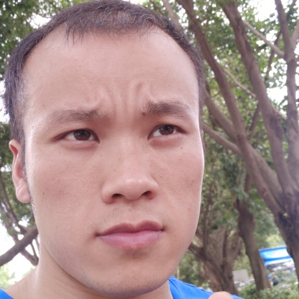 微笑向饱满的照片