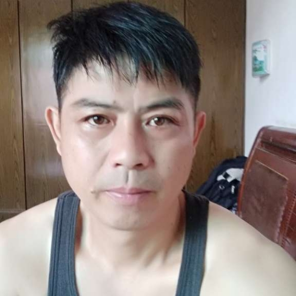 背包给典雅的照片