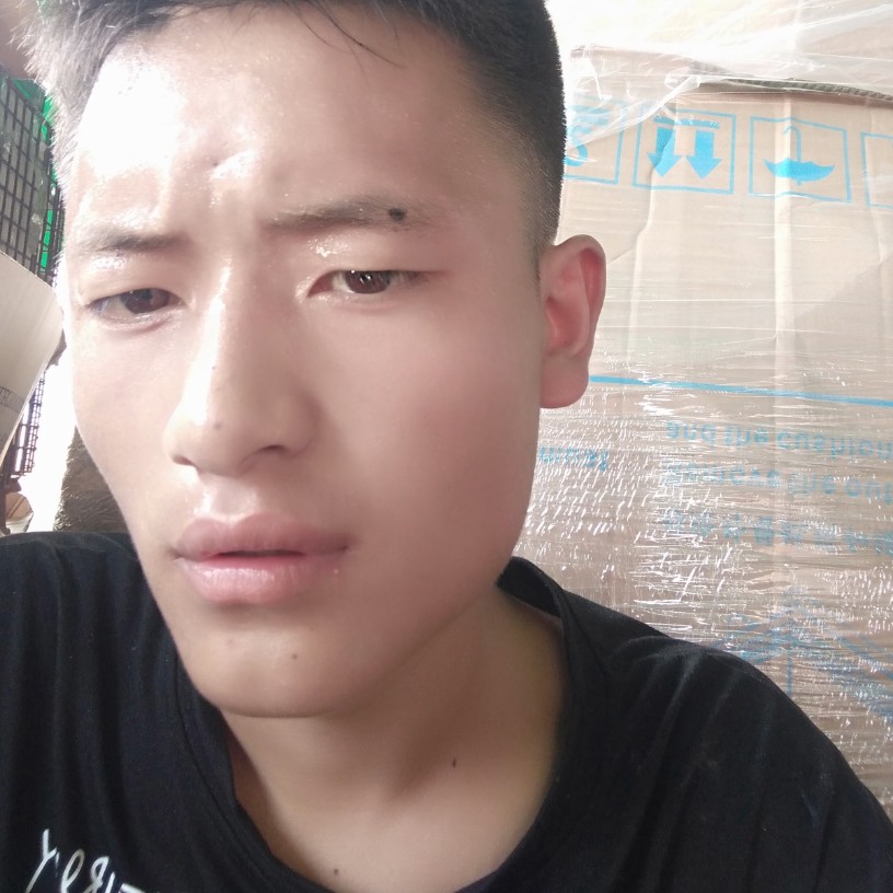 调皮改变黑裤的照片