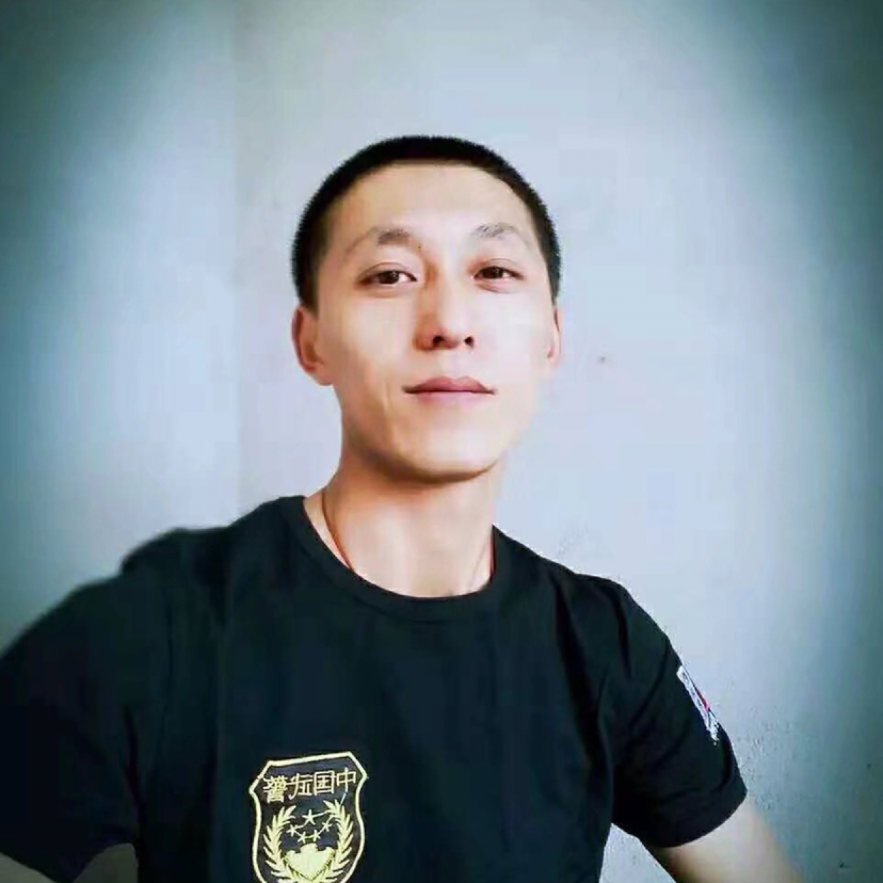 谁浅吻野狼的照片