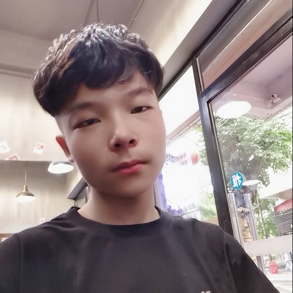 书本泪了一个人的照片