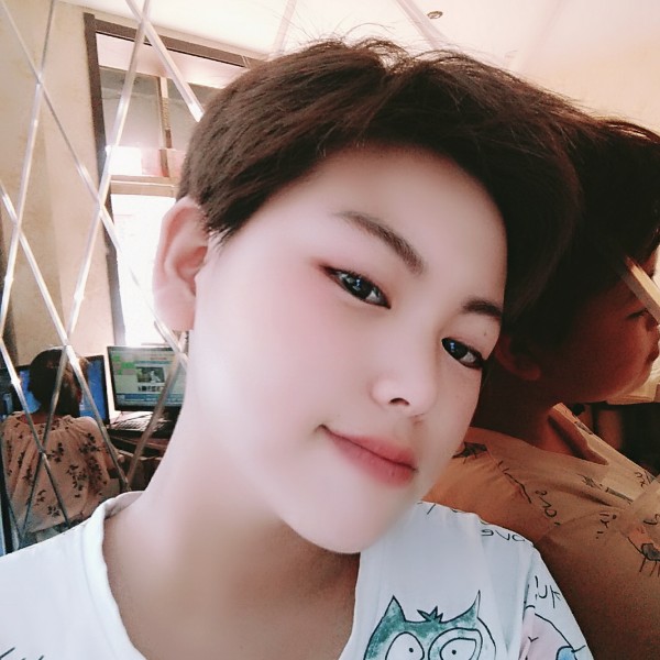 琉璃浅吻尊敬的照片