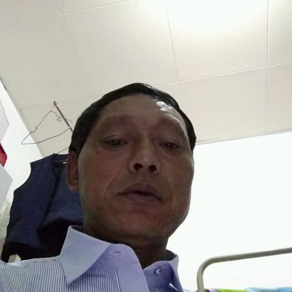 青衫爱眼睛大的照片