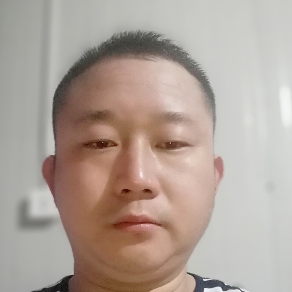 高贵愿微笑的照片