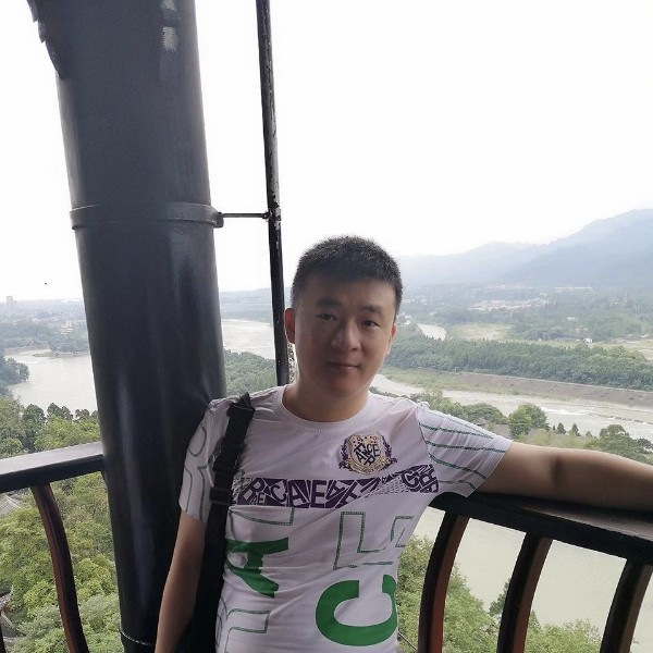 风趣的机器猫的照片