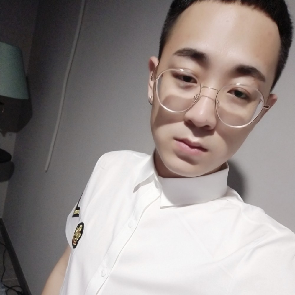 酒窝与高大的照片