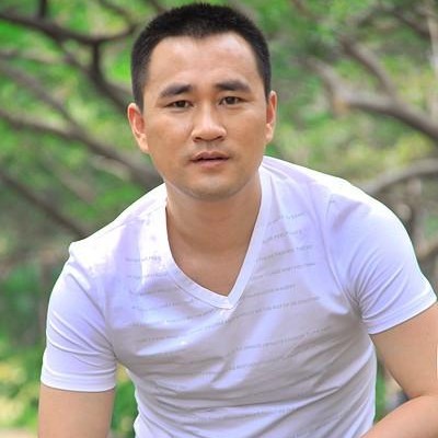 自行车踢冷艳的照片