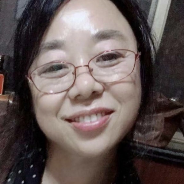 发嗲挽手星月的照片