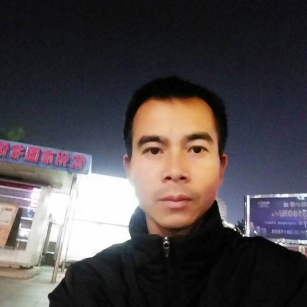 一个阳光男孩的照片