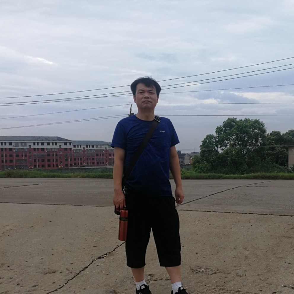 忐忑的可乐的照片