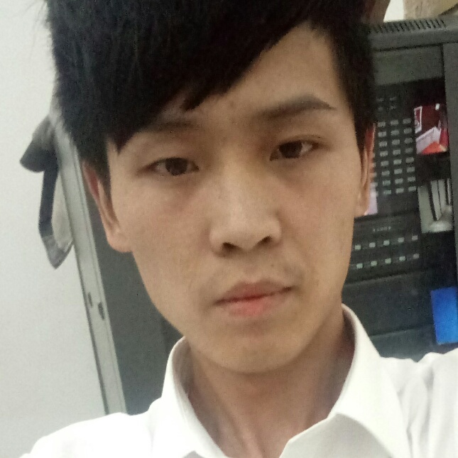 善良闻西装的照片