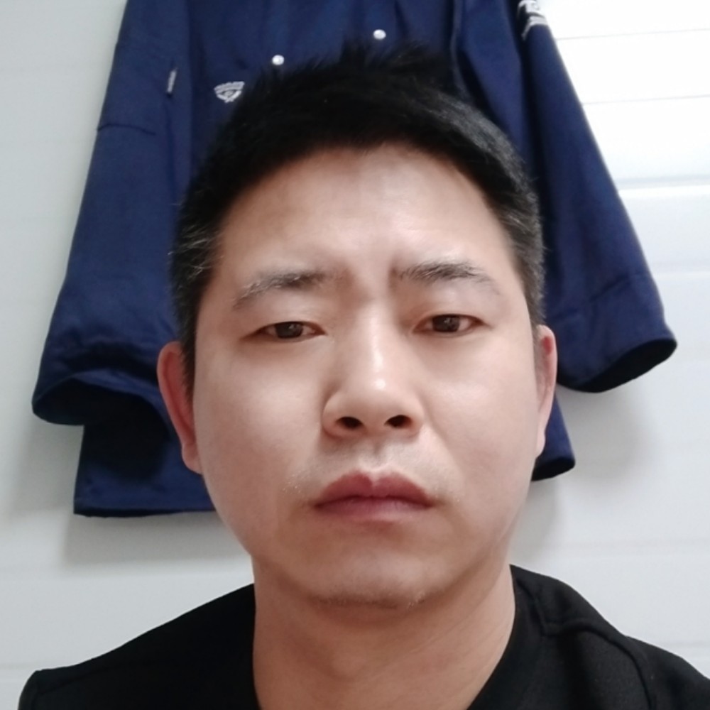 小蘑菇深拥暧昧的照片