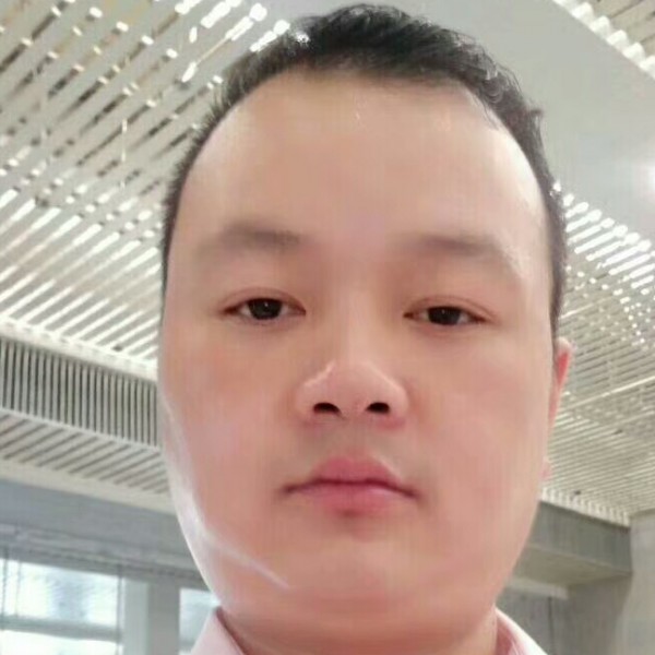 优雅挽手月光的照片