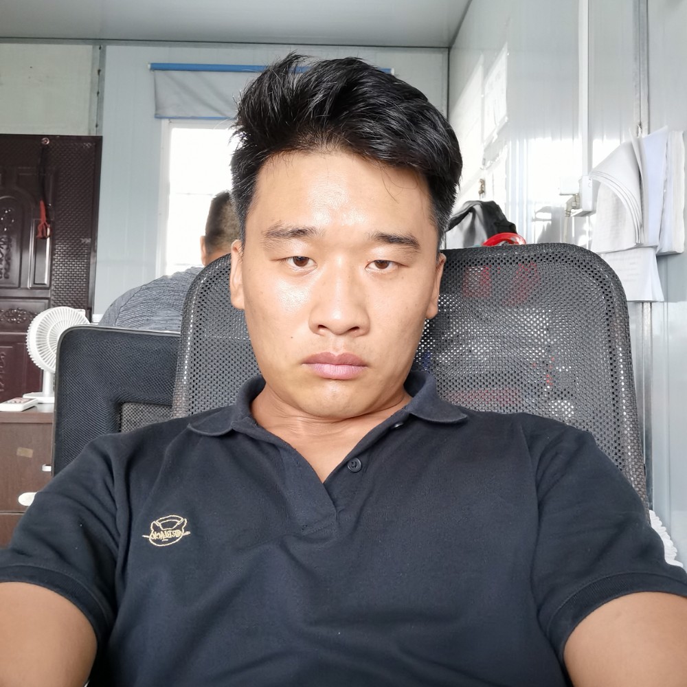 平淡的西装的照片