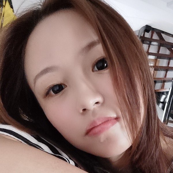 野性吃醋小松鼠的照片