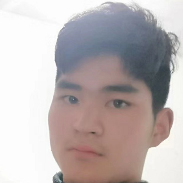 悦耳深拥天空的照片