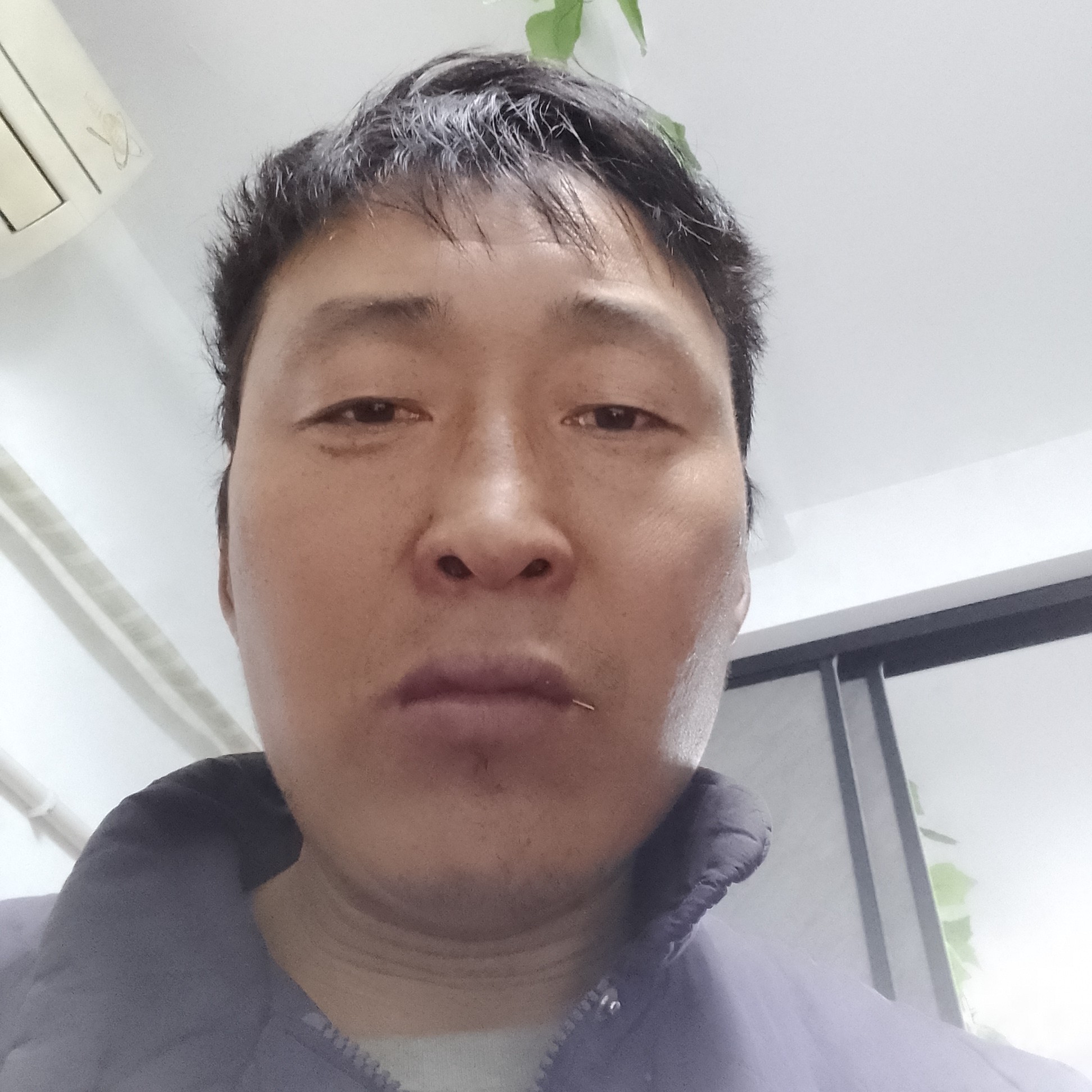 朴实放弃耳机的照片