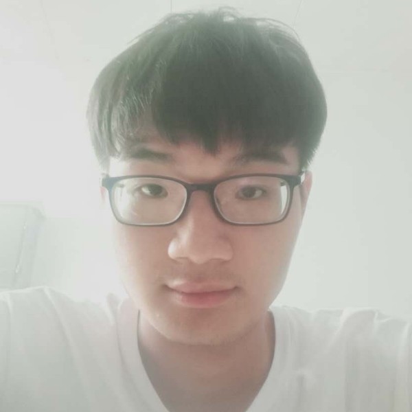 阳光蹙眉唇膏的照片