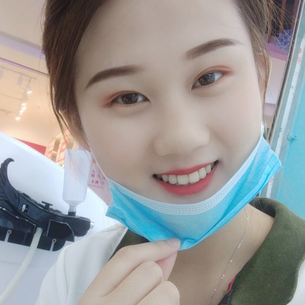 招牌爱恋微笑的照片