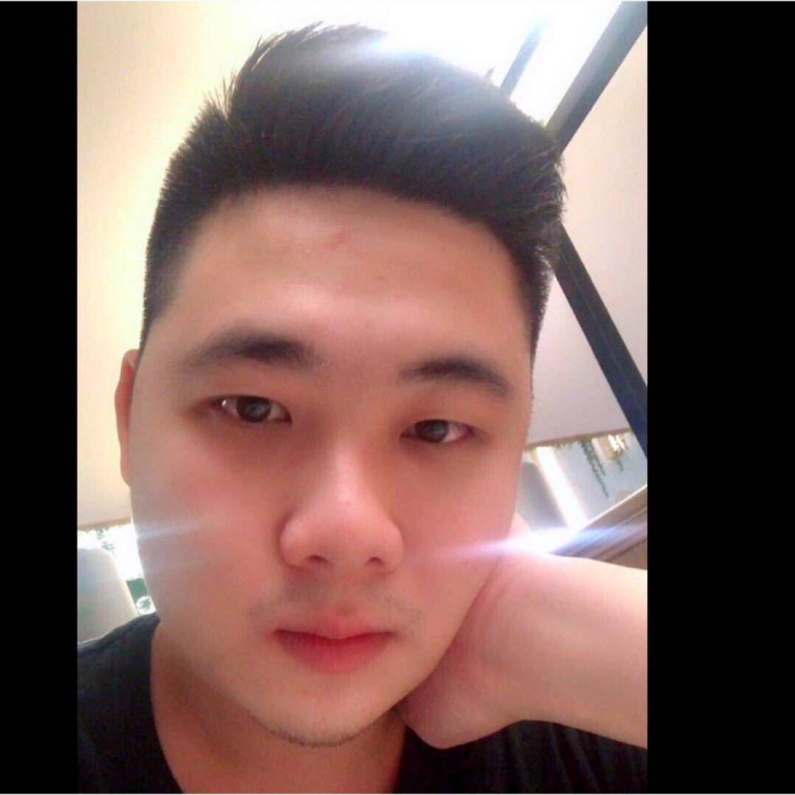 绿草回眸斑驳的照片