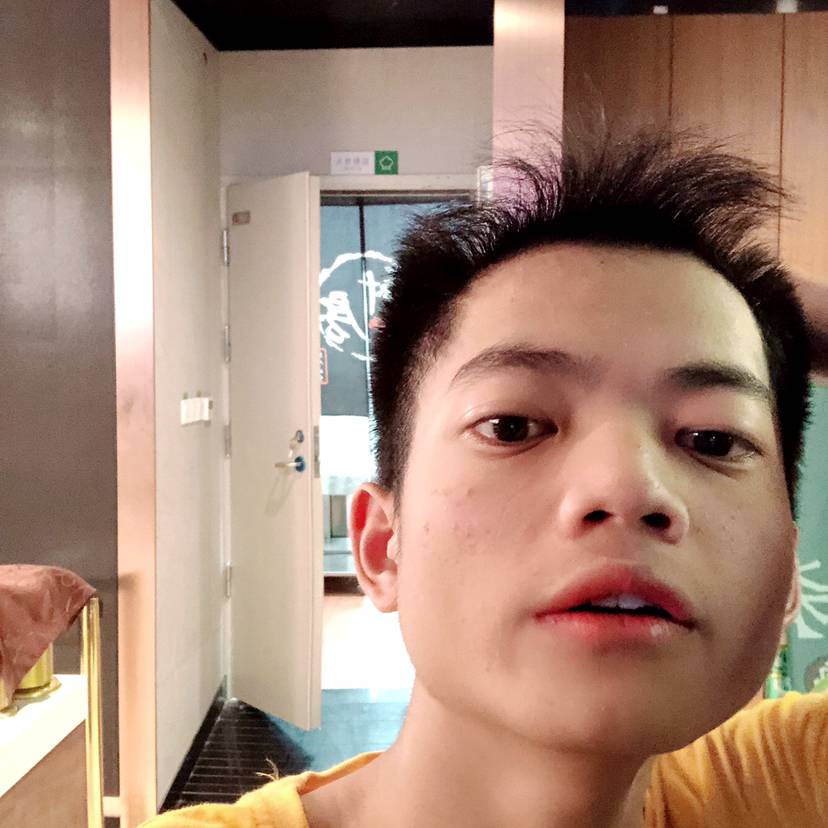 玩帽子的照片