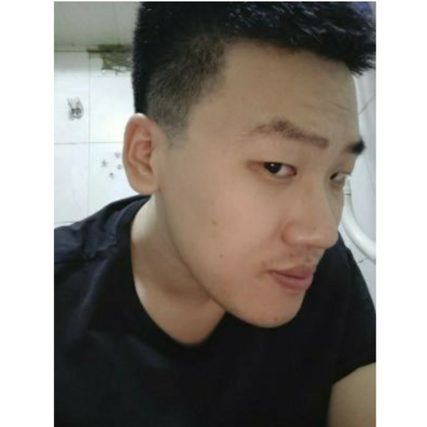 跳起来打你的膝盖的照片