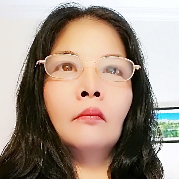 安静苦恋口红的照片