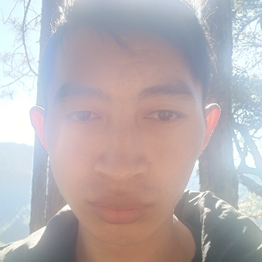驾小舟过大海的照片