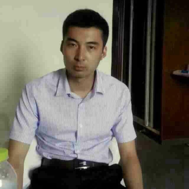 红与黑毛哥的照片