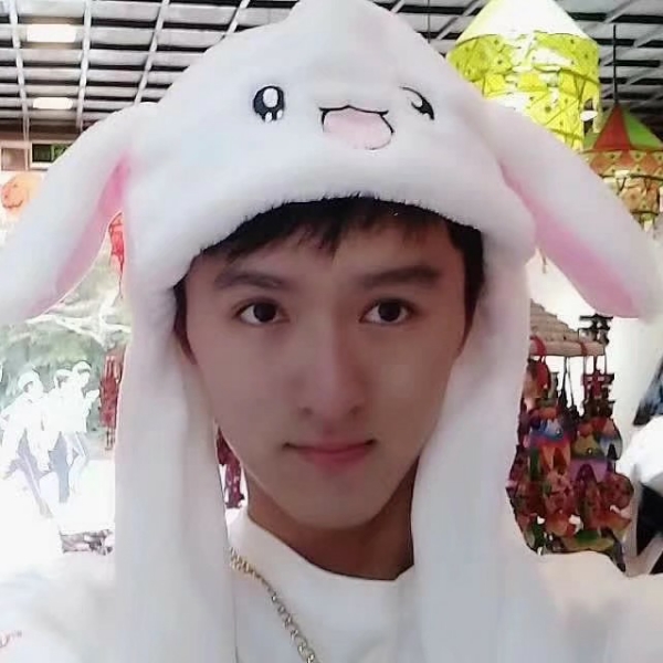 小馒头闻自然的照片