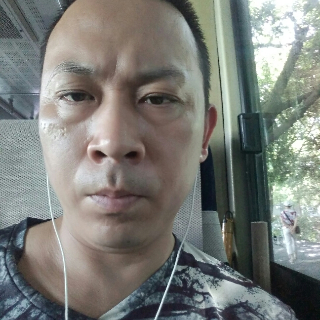 有缘男孩的照片