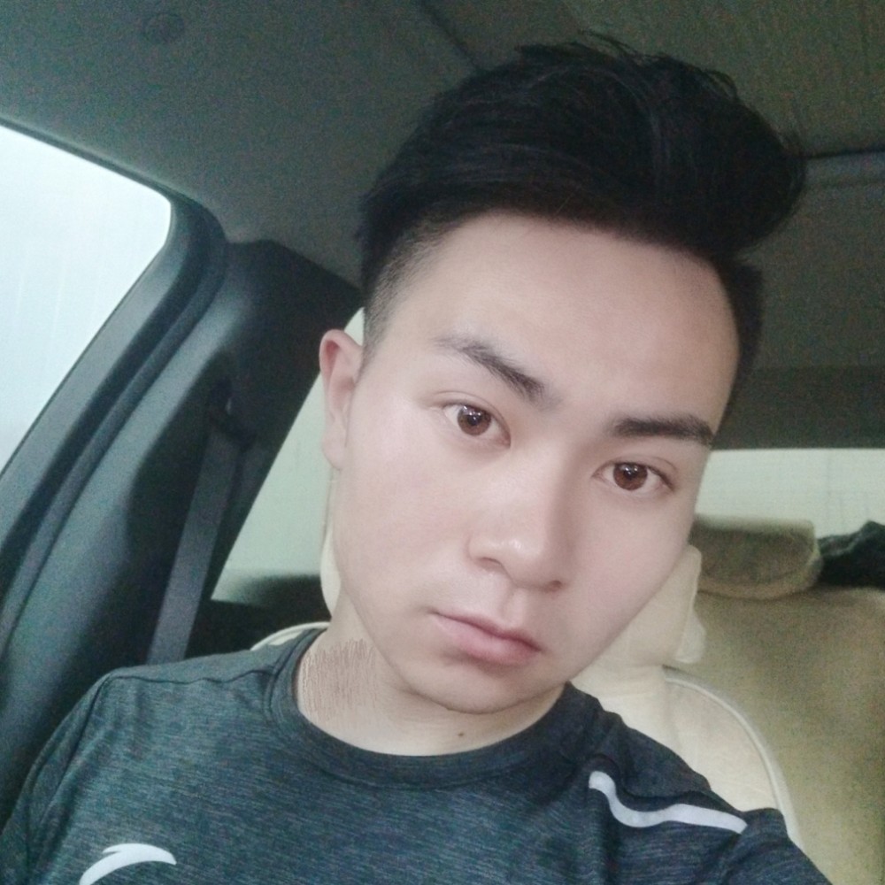 黑裤欣喜的照片