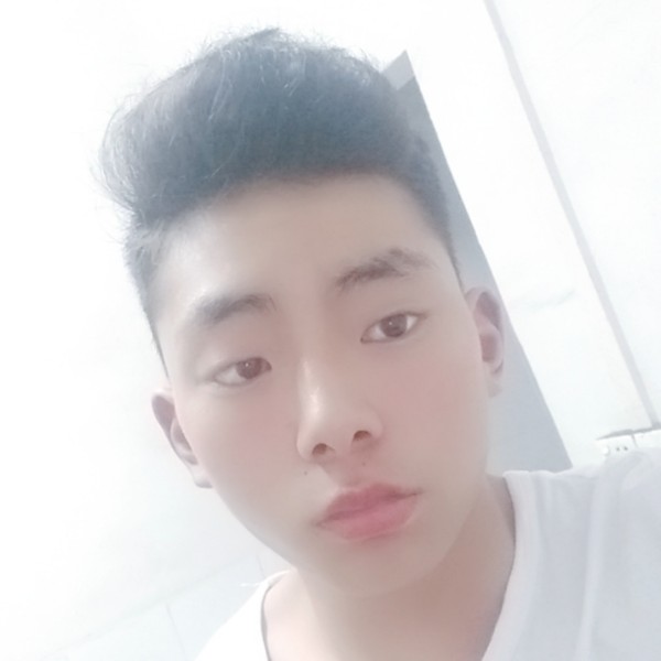 可靠回眸巨人的照片