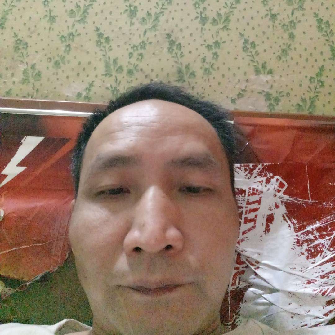 初妆苦恋认真的照片