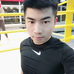 精明爱火车的照片