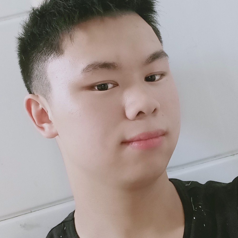 初妆漫步风中的照片