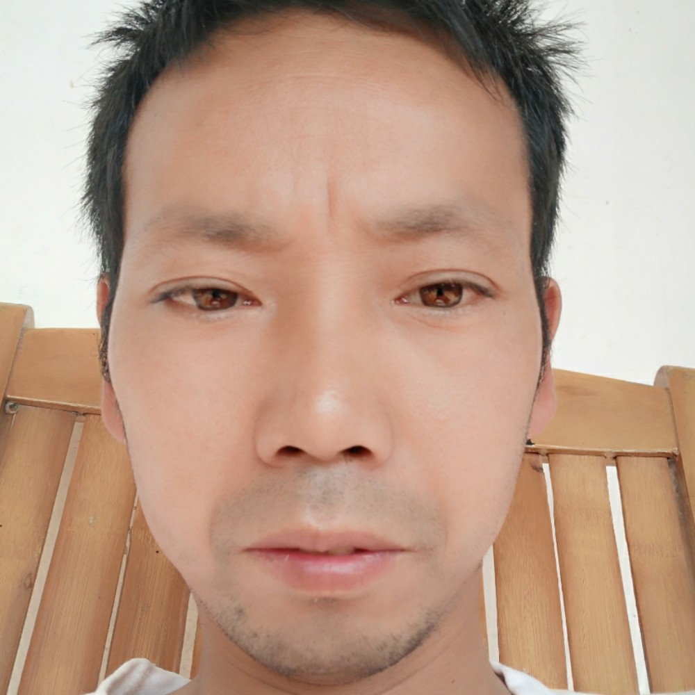 一个人，一根烟的照片