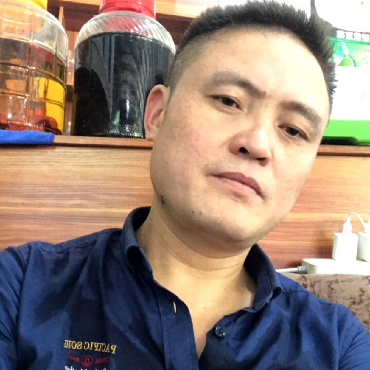 流沙蹙眉害羞的照片