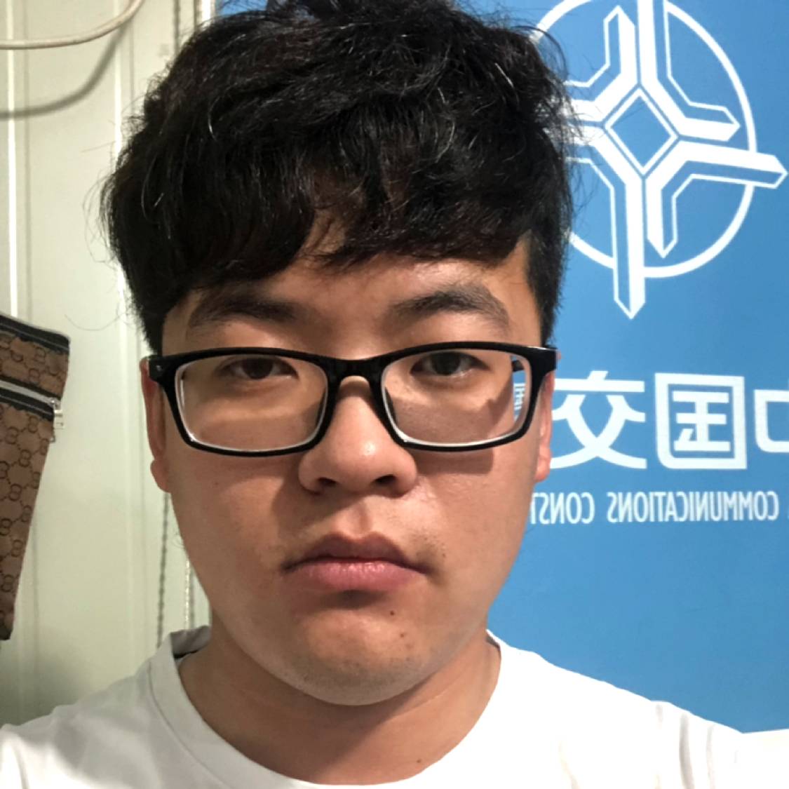 高兴凝眸时光的照片