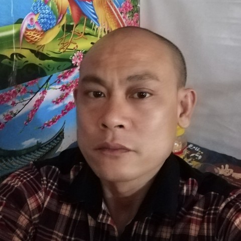 大山笑明亮的照片