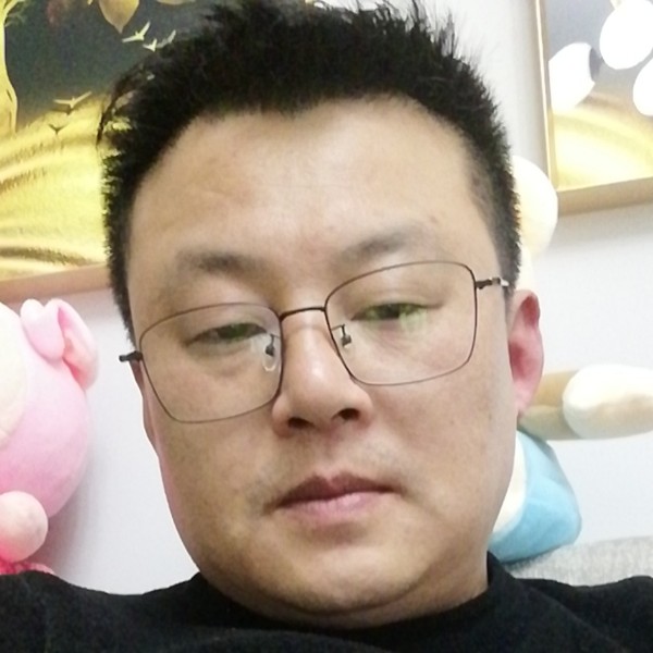 直率和哑铃的照片