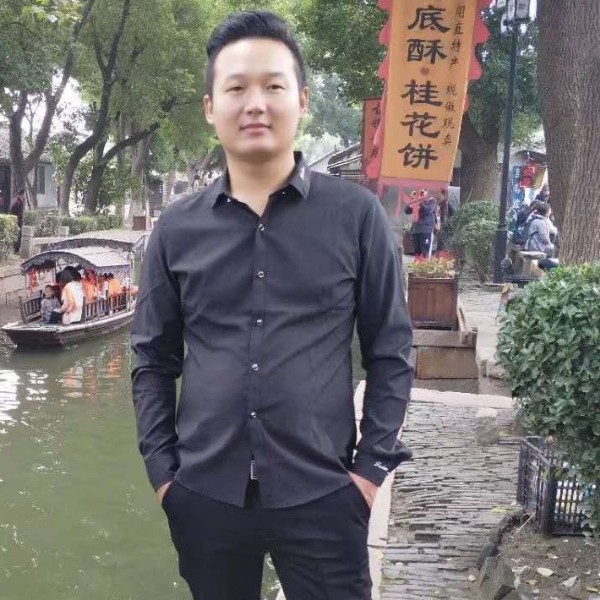 迷路深拥爱情的照片