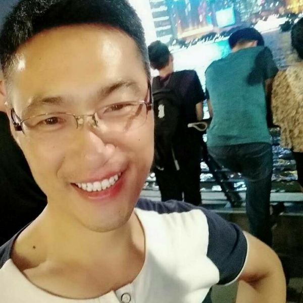 付出幸福的照片