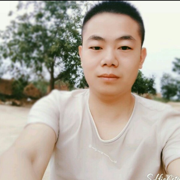 忐忑爱恋路人的照片