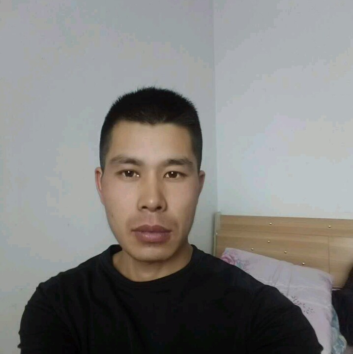 炙热拿红酒的照片