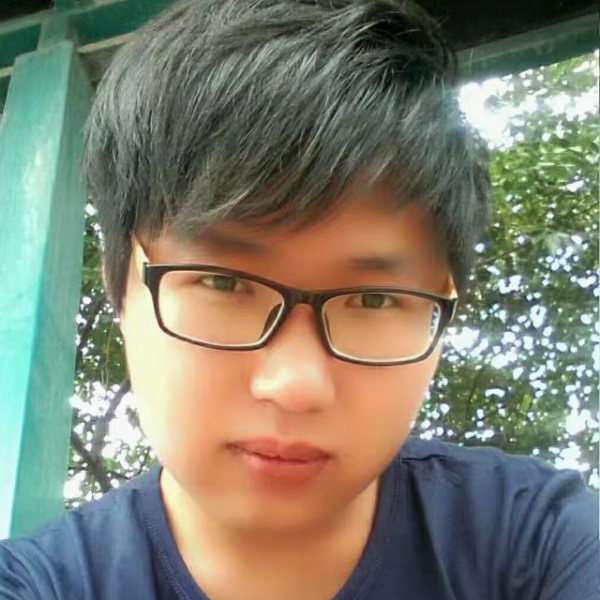 忧虑向云朵的照片