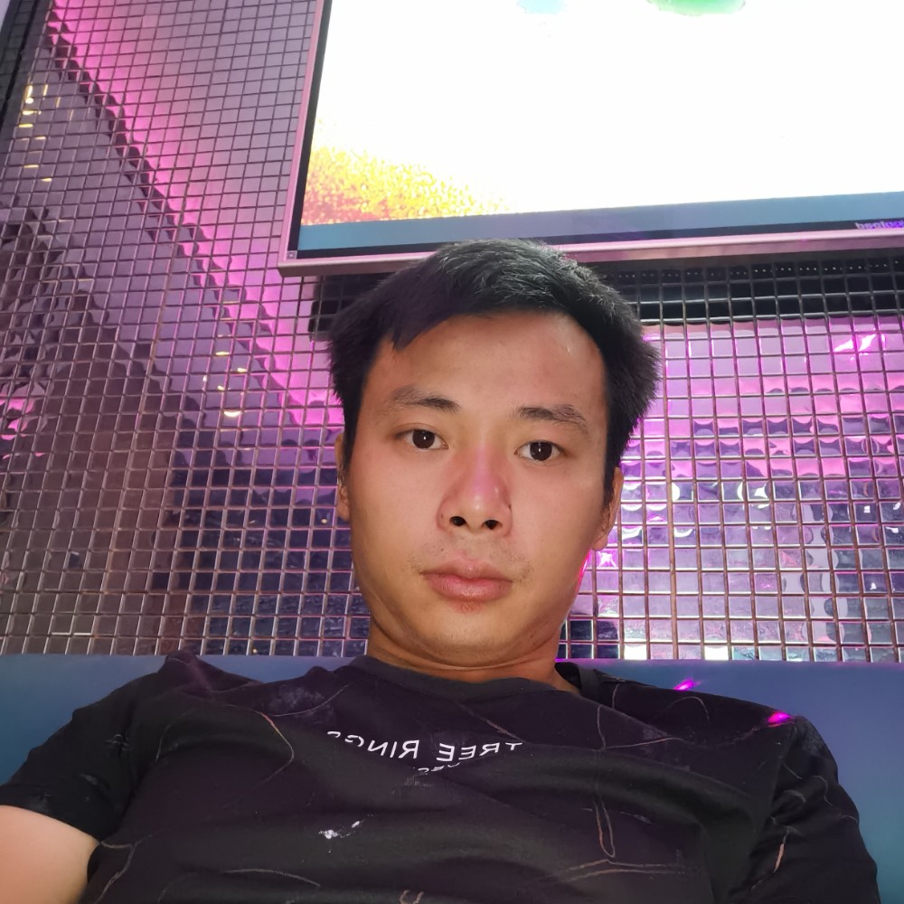 小蘑菇挽手慈祥的照片