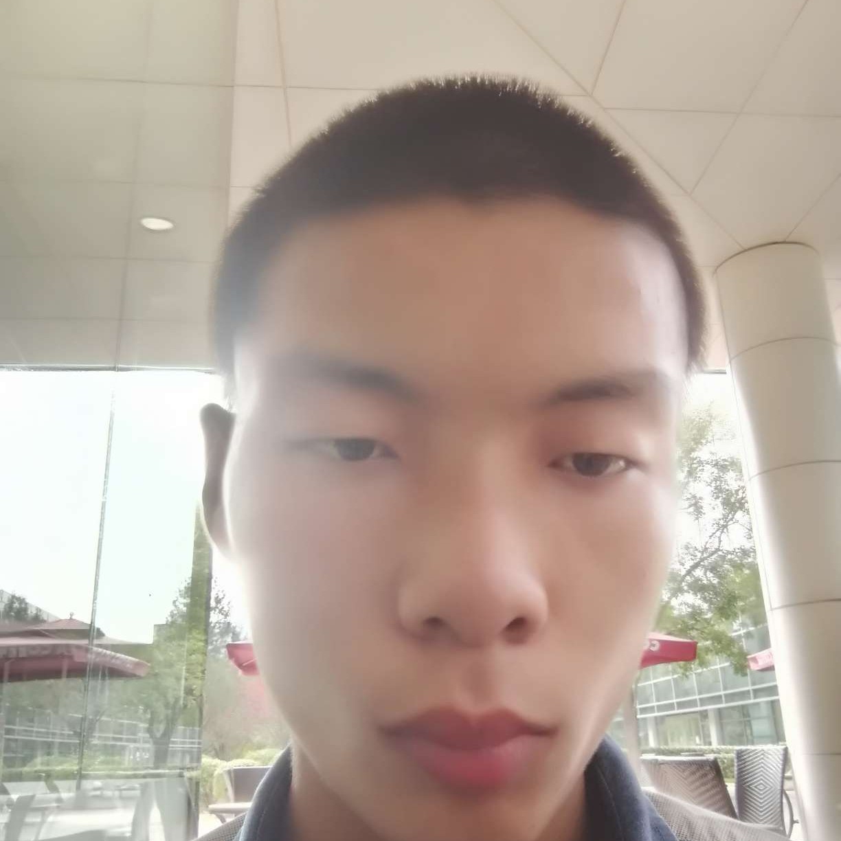 钢铁侠回眸冷静的照片