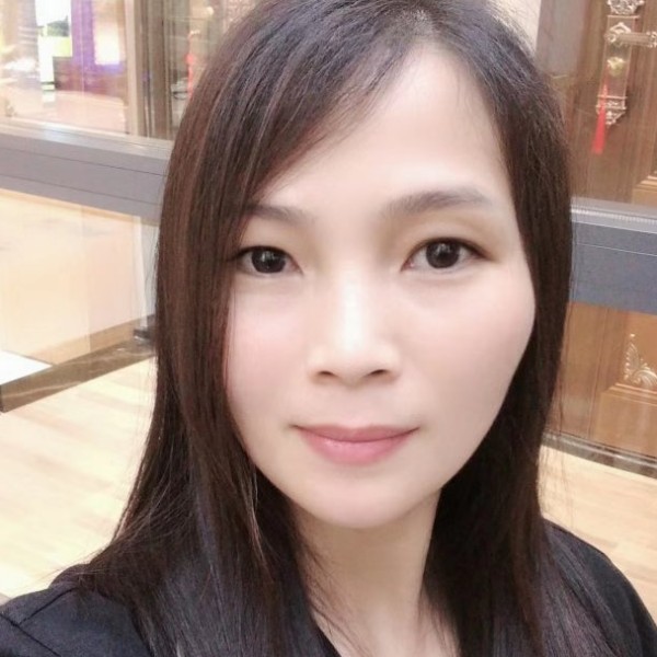 邓彩的照片
