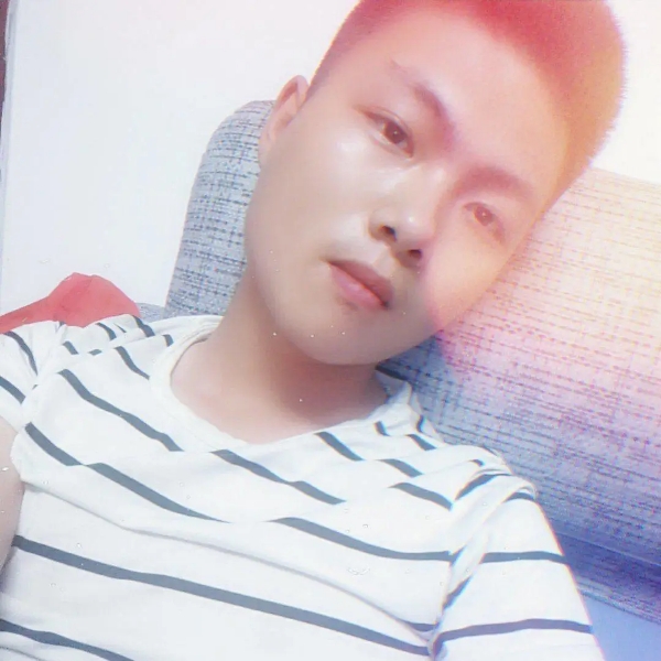 火回眸忧虑的照片